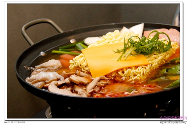 啾哇嘿喲:【東區韓式料理】☼啾哇嘿喲☼韓國八色烤肉,浪漫的愛情故事,拍照打卡還送隱藏版的第九色烤肉,粉紅玫瑰人參喔!♥♥