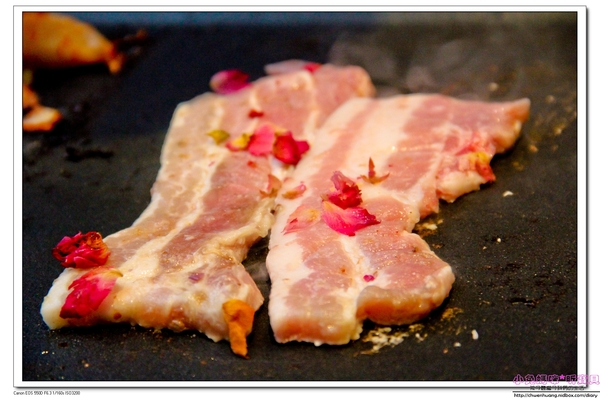 啾哇嘿喲:【東區韓式料理】☼啾哇嘿喲☼韓國八色烤肉,浪漫的愛情故事,拍照打卡還送隱藏版的第九色烤肉,粉紅玫瑰人參喔!♥♥