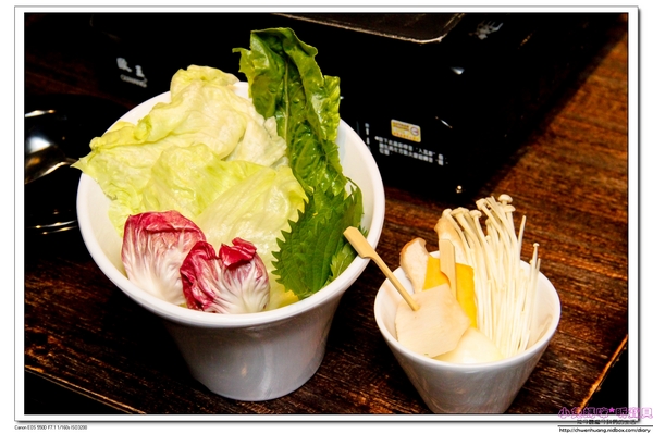 啾哇嘿喲:【東區韓式料理】☼啾哇嘿喲☼韓國八色烤肉,浪漫的愛情故事,拍照打卡還送隱藏版的第九色烤肉,粉紅玫瑰人參喔!♥♥