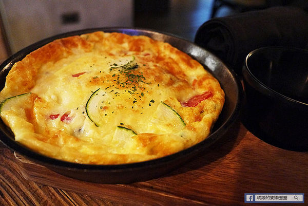 Greedy Bistronomy Cafe:◆台北東區。捷運國父紀念館【Greedy Bistronomy Cafe 餐酒•咖啡】環境氣氛都很棒!國父紀念館餐酒館。東區餐酒館。早午餐