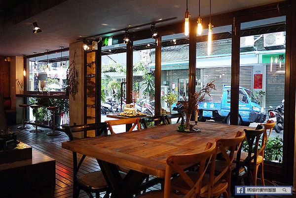 Greedy Bistronomy Cafe:◆台北東區。捷運國父紀念館【Greedy Bistronomy Cafe 餐酒•咖啡】環境氣氛都很棒!國父紀念館餐酒館。東區餐酒館。早午餐