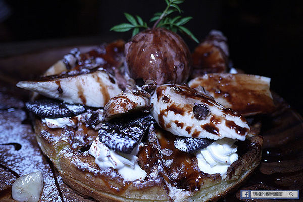 Greedy Bistronomy Cafe:◆台北東區。捷運國父紀念館【Greedy Bistronomy Cafe 餐酒•咖啡】環境氣氛都很棒!國父紀念館餐酒館。東區餐酒館。早午餐