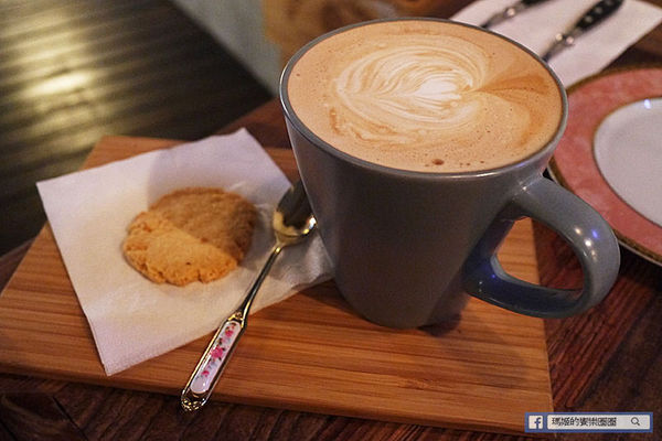 Greedy Bistronomy Cafe:◆台北東區。捷運國父紀念館【Greedy Bistronomy Cafe 餐酒•咖啡】環境氣氛都很棒!國父紀念館餐酒館。東區餐酒館。早午餐