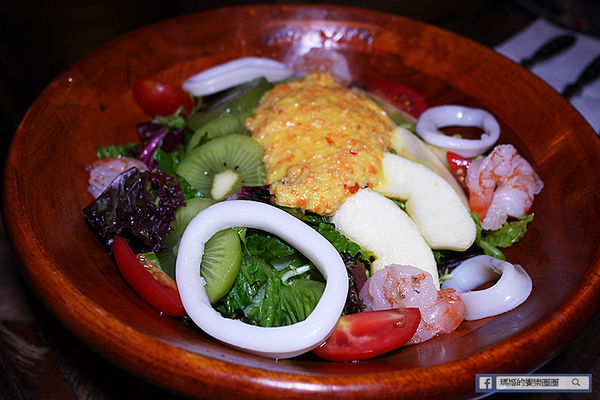 Greedy Bistronomy Cafe:◆台北東區。捷運國父紀念館【Greedy Bistronomy Cafe 餐酒•咖啡】環境氣氛都很棒!國父紀念館餐酒館。東區餐酒館。早午餐