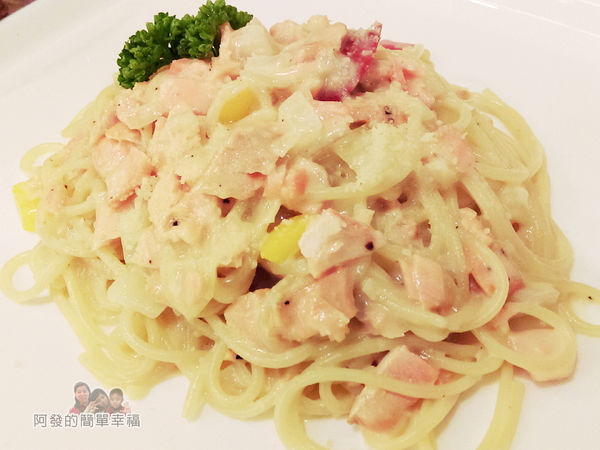 絆23-白醬鮭魚義大利麵.jpg