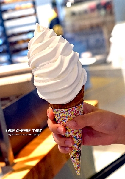 Bake Cheese Tart:【新光三越南西三館】極上牛乳霜淇淋絲毫不比起司塔遜色 ✿✿ Bake Cheese Tart / Bake起司塔 ✿✿
