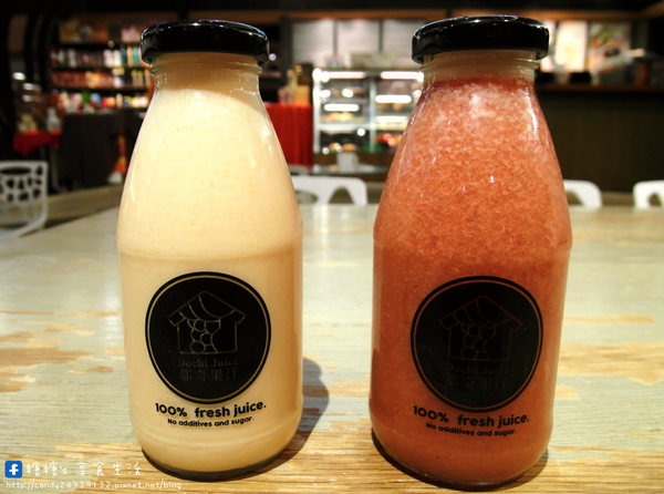 Dochi Juice 都奇果汁(金典店)：〖台中│美食〗Dochi Juice 都奇果汁 ❤ 可愛積木ＤＩＹ，美味果汁自己配，慢磨、新鮮、自然、好吃～