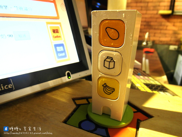 Dochi Juice 都奇果汁(金典店)：〖台中│美食〗Dochi Juice 都奇果汁 ❤ 可愛積木ＤＩＹ，美味果汁自己配，慢磨、新鮮、自然、好吃～