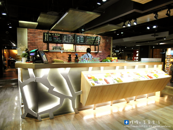 Dochi Juice 都奇果汁(金典店)：〖台中│美食〗Dochi Juice 都奇果汁 ❤ 可愛積木ＤＩＹ，美味果汁自己配，慢磨、新鮮、自然、好吃～