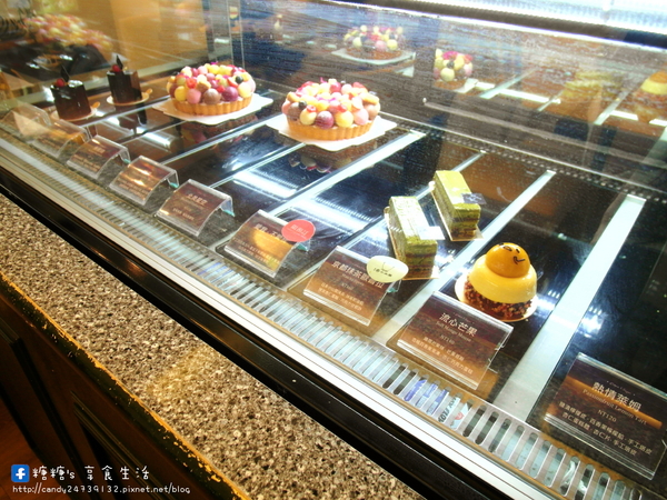 Cream & Sugar 甜忌廉甜點店：〖台中│美食〗Cream & Sugar 甜忌廉甜點店 ❤ 鄰近SOGO百貨，超療癒甜點店，裡頭還隱藏了可愛的蛋~黃~哥~唷!!