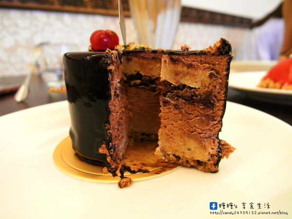 Cream & Sugar 甜忌廉甜點店：〖台中│美食〗Cream & Sugar 甜忌廉甜點店 ❤ 鄰近SOGO百貨，超療癒甜點店，裡頭還隱藏了可愛的蛋~黃~哥~唷!!