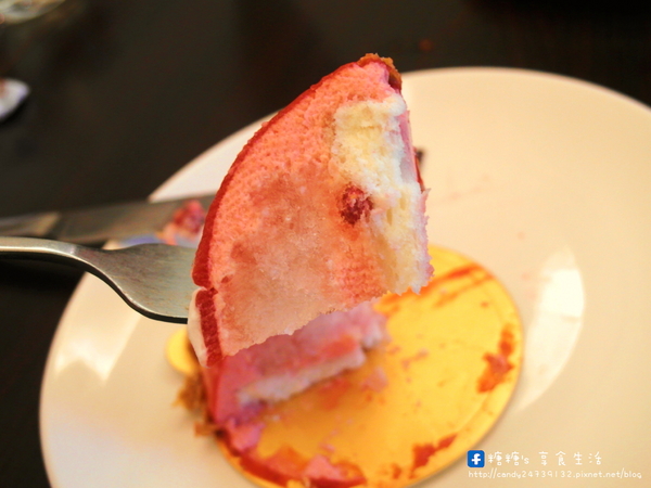 Cream & Sugar 甜忌廉甜點店：〖台中│美食〗Cream & Sugar 甜忌廉甜點店 ❤ 鄰近SOGO百貨，超療癒甜點店，裡頭還隱藏了可愛的蛋~黃~哥~唷!!