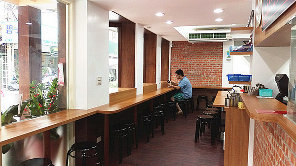 藍玲牛肉麵:「信義安和牛肉麵」【藍玲四川牛肉麵】川味獨門手藝,簡單樸實的媽媽味!