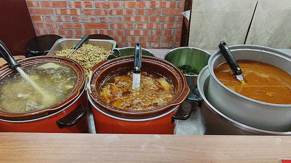 藍玲牛肉麵:「信義安和牛肉麵」【藍玲四川牛肉麵】川味獨門手藝,簡單樸實的媽媽味!