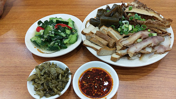 藍玲牛肉麵:「信義安和牛肉麵」【藍玲四川牛肉麵】川味獨門手藝,簡單樸實的媽媽味!