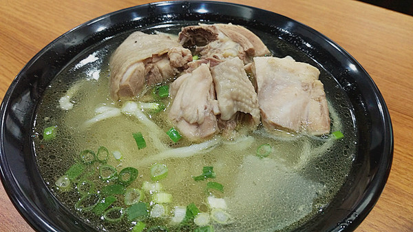 藍玲牛肉麵:「信義安和牛肉麵」【藍玲四川牛肉麵】川味獨門手藝,簡單樸實的媽媽味!