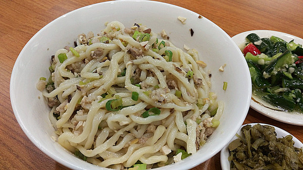 藍玲牛肉麵:「信義安和牛肉麵」【藍玲四川牛肉麵】川味獨門手藝,簡單樸實的媽媽味!