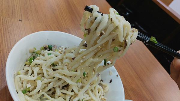 藍玲牛肉麵:「信義安和牛肉麵」【藍玲四川牛肉麵】川味獨門手藝,簡單樸實的媽媽味!