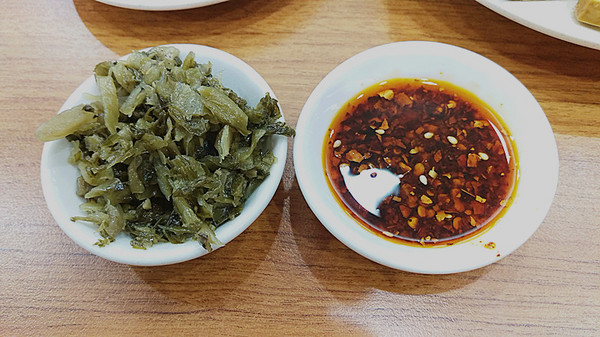藍玲牛肉麵:「信義安和牛肉麵」【藍玲四川牛肉麵】川味獨門手藝,簡單樸實的媽媽味!