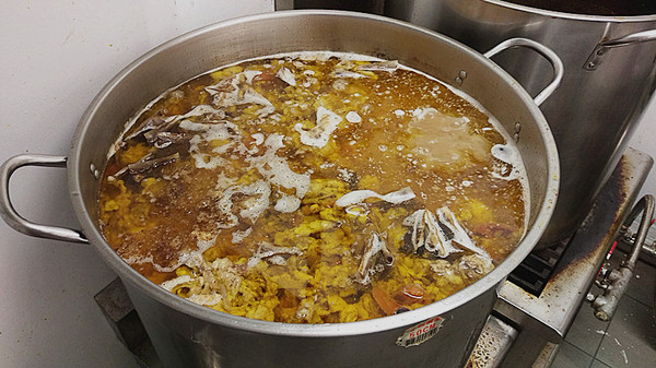 藍玲牛肉麵:「信義安和牛肉麵」【藍玲四川牛肉麵】川味獨門手藝,簡單樸實的媽媽味!