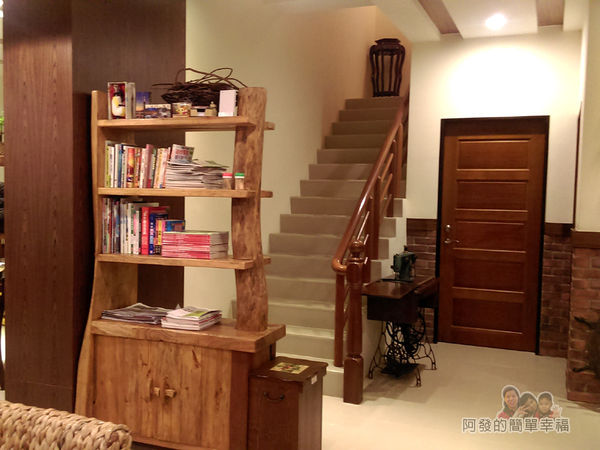 好客三星民宿15-通往二樓的階梯