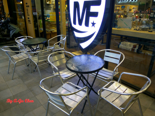 港茶經典-Konger Taste(永康店):【臺南Ω永康區】港茶經典-Konger Taste(永康店)。下午茶時間來份雞蛋仔加絲襪奶茶當點心吧!