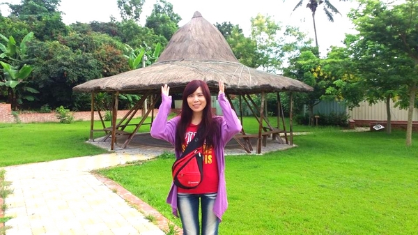 台南白河斗笠公園：【台南景點】台南白河斗笠公園~詔安社區金黃色阿勃勒