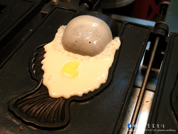 東海商圈-鯛魚燒霜淇淋:〖台中│美食〗東海商圈-鯛魚燒霜淇淋 ❤ 外酥內軟,份量超大!!每天都會換兩種不同口味,現在還有買一送一的活動~快來搶便宜唷!!