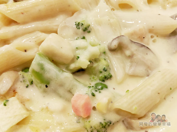 艾隆義式麵食館13-起司雙菇筆尖素麵特寫