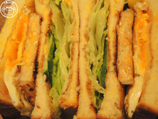 餓店碳烤吐司：呷飽祙【新北三重･餓店碳烤吐司】結合超夯碳烤吐司與創意飲品