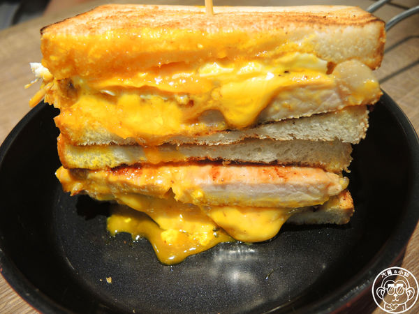 餓店碳烤吐司：呷飽祙【新北三重･餓店碳烤吐司】結合超夯碳烤吐司與創意飲品