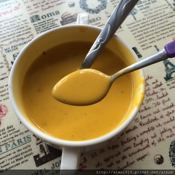 吉米老爹義大利麵:【竹北美食週記】超平價!口味比餐廳更濃厚,老闆怕出名的吉米老爹義大利麵。香甜金瓜濃湯,口味醇厚甘甜!大推薦!