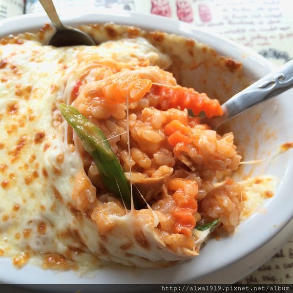 吉米老爹義大利麵:【竹北美食週記】超平價!口味比餐廳更濃厚,老闆怕出名的吉米老爹義大利麵。香甜金瓜濃湯,口味醇厚甘甜!大推薦!