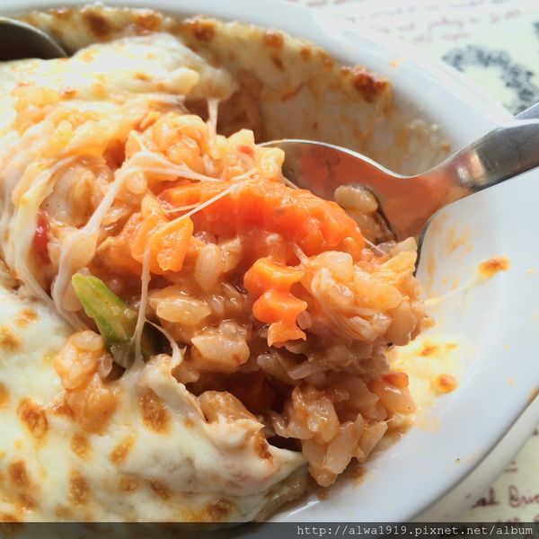 吉米老爹義大利麵:【竹北美食週記】超平價!口味比餐廳更濃厚,老闆怕出名的吉米老爹義大利麵。香甜金瓜濃湯,口味醇厚甘甜!大推薦!