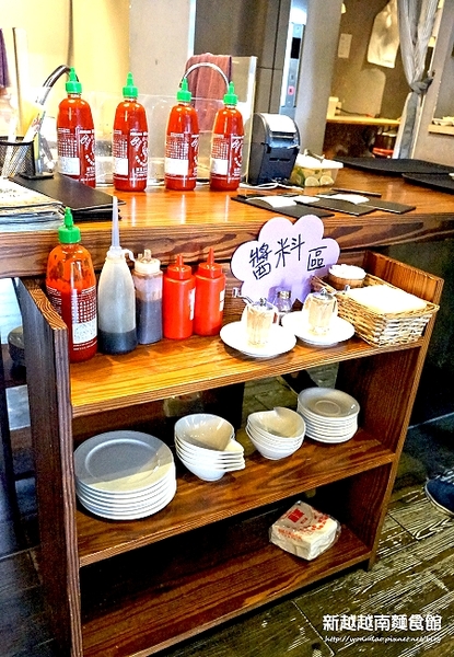 新越 越南麵食館：【五分埔 / 捷運後山埤站 / 越南美食】平價優質越南料理 ✿✿ 新越越南麵食館 ✿✿（完整菜單）