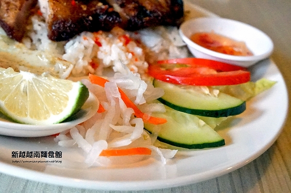 新越 越南麵食館：【五分埔 / 捷運後山埤站 / 越南美食】平價優質越南料理 ✿✿ 新越越南麵食館 ✿✿（完整菜單）