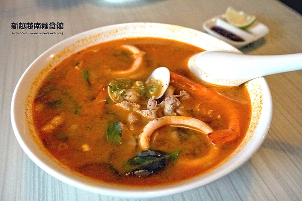 新越 越南麵食館：【五分埔 / 捷運後山埤站 / 越南美食】平價優質越南料理 ✿✿ 新越越南麵食館 ✿✿（完整菜單）