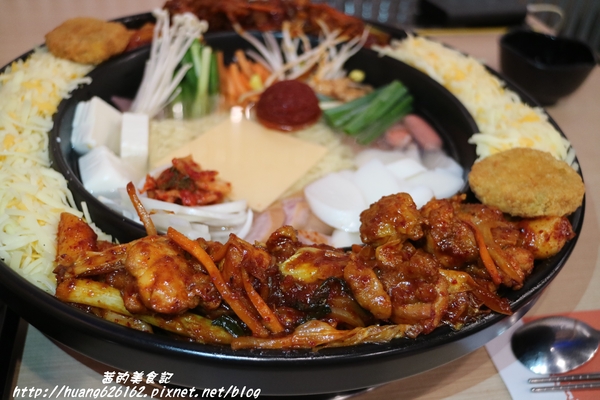 OMAYA春川炒雞(新北中和店)：【新北中和區】超級豐富的一鍋三吃 辛普森湯 起司部隊鍋『OMAYA春川炒雞(新北中和店)』中和韓式推薦