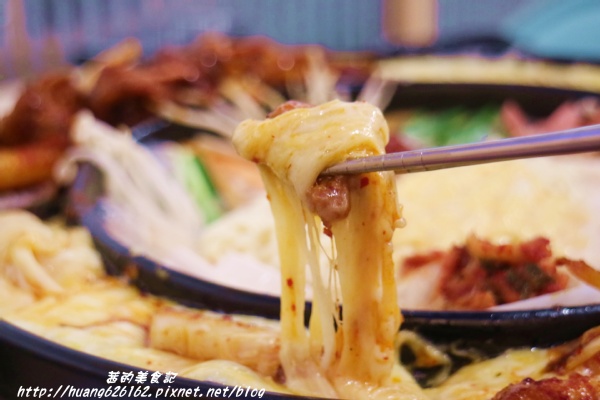 OMAYA春川炒雞(新北中和店)：【新北中和區】超級豐富的一鍋三吃 辛普森湯 起司部隊鍋『OMAYA春川炒雞(新北中和店)』中和韓式推薦