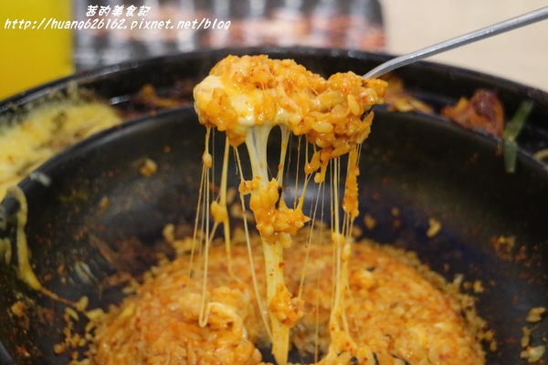 OMAYA春川炒雞(新北中和店)：【新北中和區】超級豐富的一鍋三吃 辛普森湯 起司部隊鍋『OMAYA春川炒雞(新北中和店)』中和韓式推薦