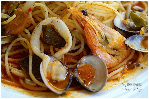 Cocomic Pasta義大利麵鐵板料理：中壢中原大學高C/P值【cocomic pasta義大利麵鑄鐵鍋料理】