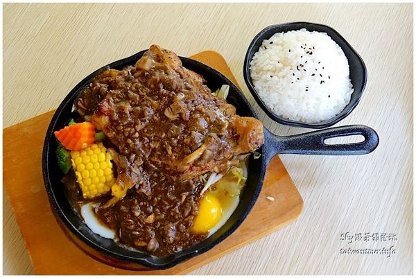 Cocomic Pasta義大利麵鐵板料理：中壢中原大學高C/P值【cocomic pasta義大利麵鑄鐵鍋料理】