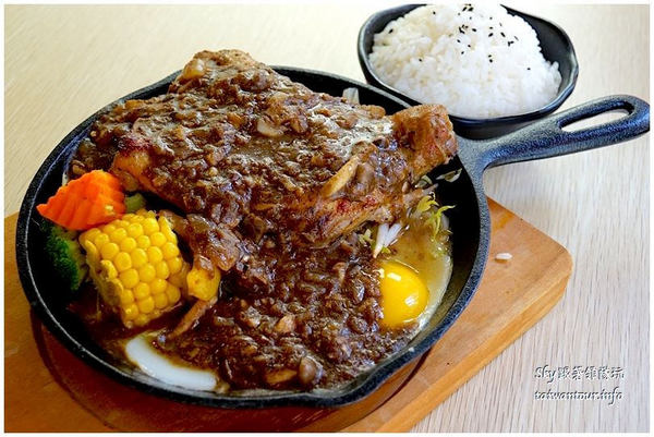 Cocomic Pasta義大利麵鐵板料理：中壢中原大學高C/P值【cocomic pasta義大利麵鑄鐵鍋料理】