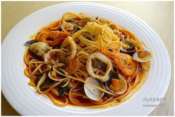 Cocomic Pasta義大利麵鐵板料理：中壢中原大學高C/P值【cocomic pasta義大利麵鑄鐵鍋料理】