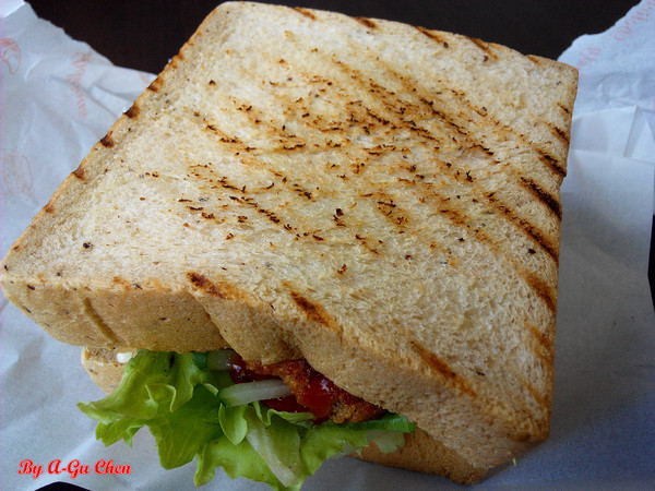 喬媽素食滷味：【臺南Ω善化區】喬媽素食滷味。必吃！超撐雙主菜帕尼尼！