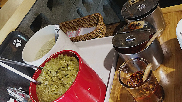 北芳園 專業精緻牛肉麵(信義店)：「台北牛肉麵」【北芳園專業精緻牛肉麵】藝人蕭敬騰愛吃，連觀光局、食尚玩家都指定必吃的牛肉麵店！