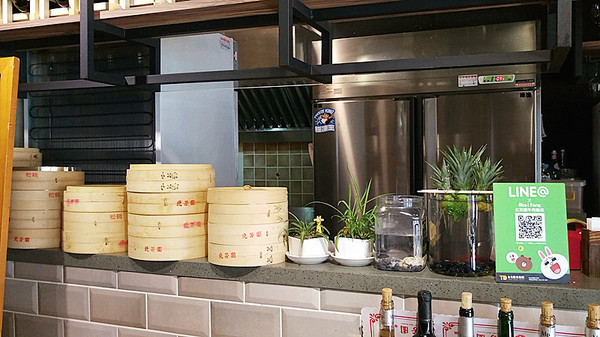 北芳園 專業精緻牛肉麵(信義店)：「台北牛肉麵」【北芳園專業精緻牛肉麵】藝人蕭敬騰愛吃，連觀光局、食尚玩家都指定必吃的牛肉麵店！