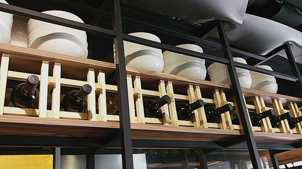 北芳園 專業精緻牛肉麵(信義店)：「台北牛肉麵」【北芳園專業精緻牛肉麵】藝人蕭敬騰愛吃，連觀光局、食尚玩家都指定必吃的牛肉麵店！