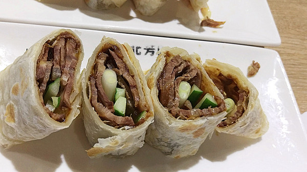 北芳園 專業精緻牛肉麵(信義店)：「台北牛肉麵」【北芳園專業精緻牛肉麵】藝人蕭敬騰愛吃，連觀光局、食尚玩家都指定必吃的牛肉麵店！