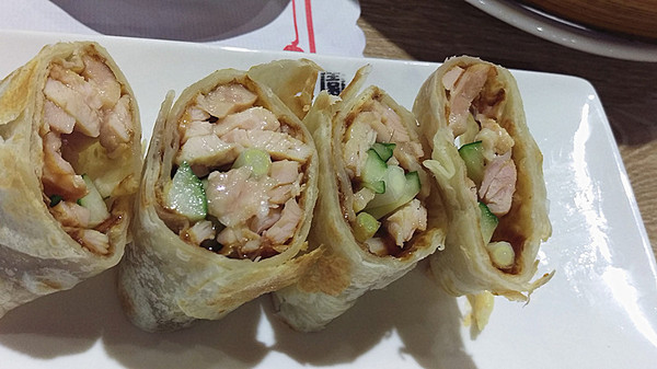 北芳園 專業精緻牛肉麵(信義店)：「台北牛肉麵」【北芳園專業精緻牛肉麵】藝人蕭敬騰愛吃，連觀光局、食尚玩家都指定必吃的牛肉麵店！